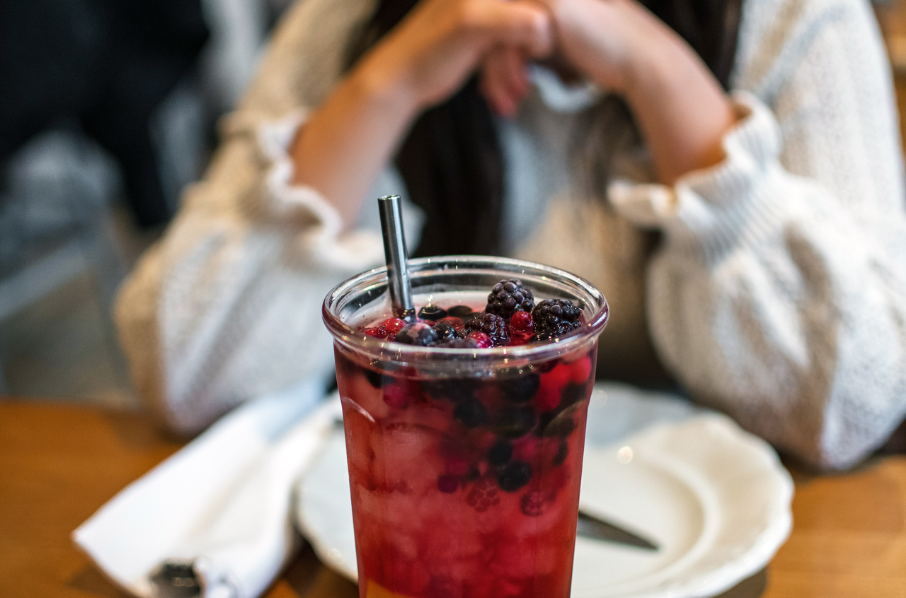 Attenzione a cosa bevi: ecco la bibita meno calorica in assoluto (e no, non è l’acqua)