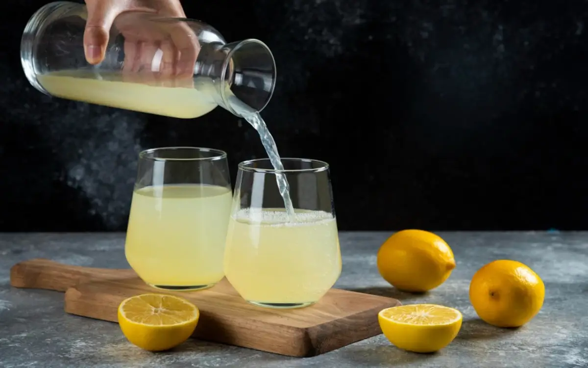 Attenzione al succo di limone sui tessuti: ecco cosa succede davvero ai tuoi vestiti