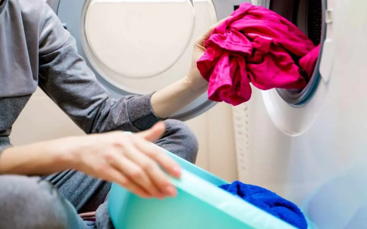 Hai sempre sbagliato a lavare mutande e calzini: ecco perché non sono mai puliti